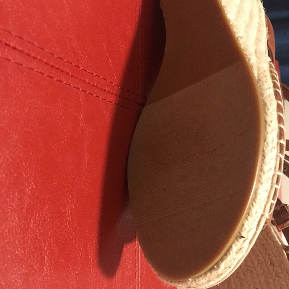 Tan / beige wedge espadrilles. - Picture 4 of 4